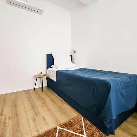 Sea Garden Luxury דירה וארנה